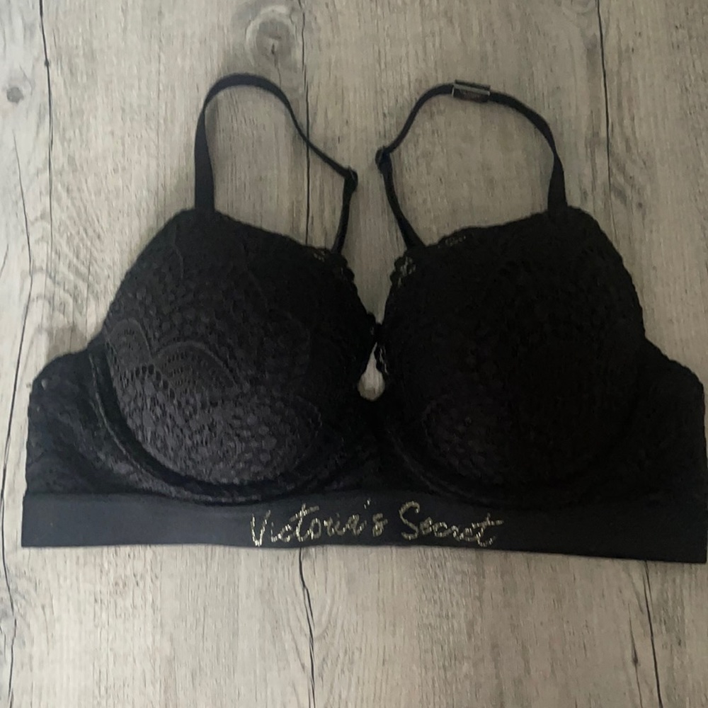 Victoria’s Secret black lace bra size 34B NWT